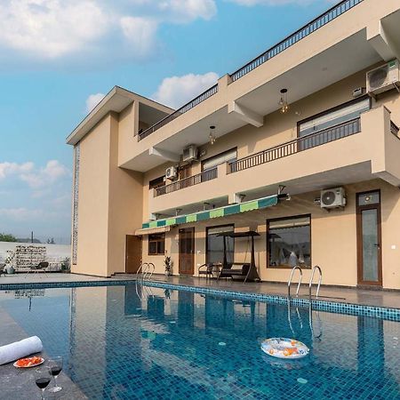 Brookvale Manor By Stayvista - Private Pool Haven With Endless Views & Indoor Fun Sohna Exterior photo