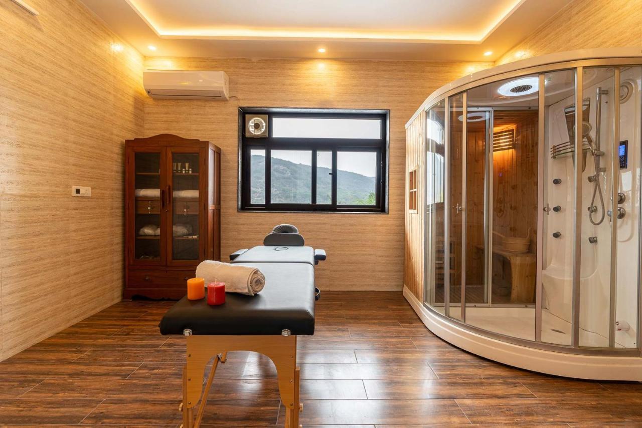 Brookvale Manor By Stayvista - Private Pool Haven With Endless Views & Indoor Fun Sohna Exterior photo
