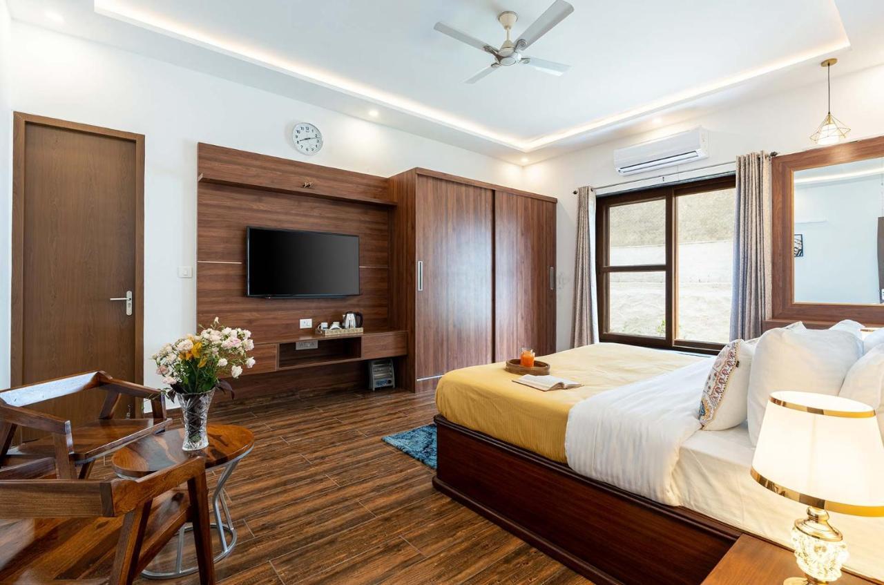Brookvale Manor By Stayvista - Private Pool Haven With Endless Views & Indoor Fun Sohna Exterior photo