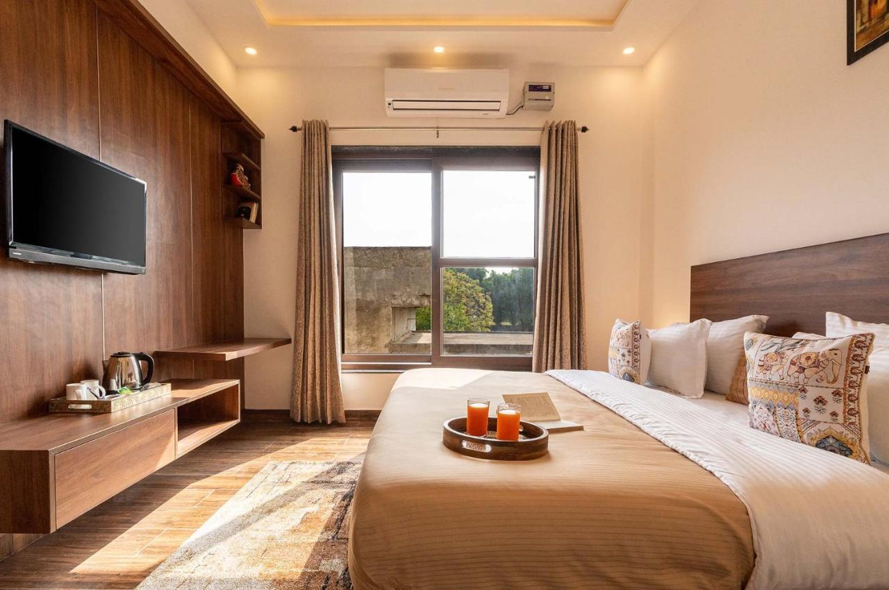 Brookvale Manor By Stayvista - Private Pool Haven With Endless Views & Indoor Fun Sohna Exterior photo