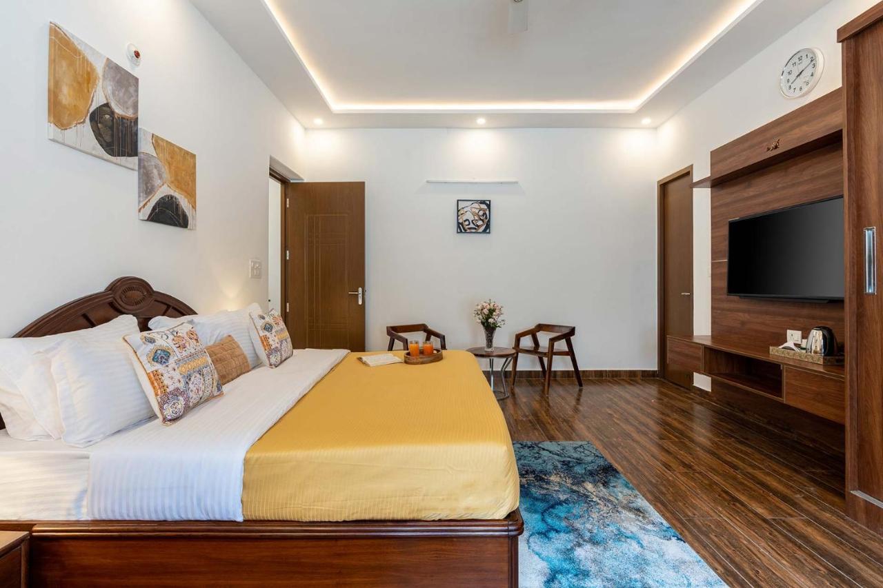 Brookvale Manor By Stayvista - Private Pool Haven With Endless Views & Indoor Fun Sohna Exterior photo